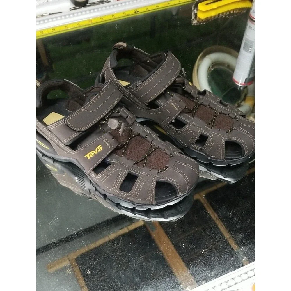 Mens 8 Teva Forebay Fisherman Sandals Mens Size 8 Brown Leather Hook & Loop MINT
